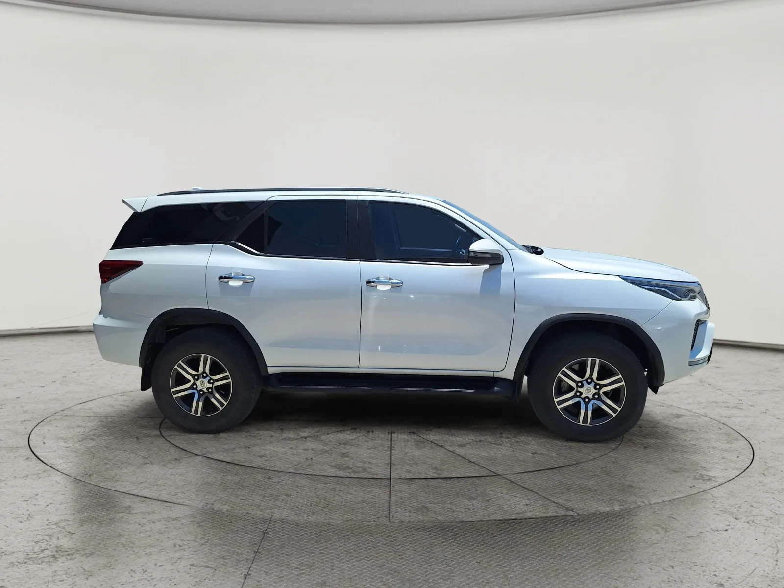Toyota Fortuner VX 2023