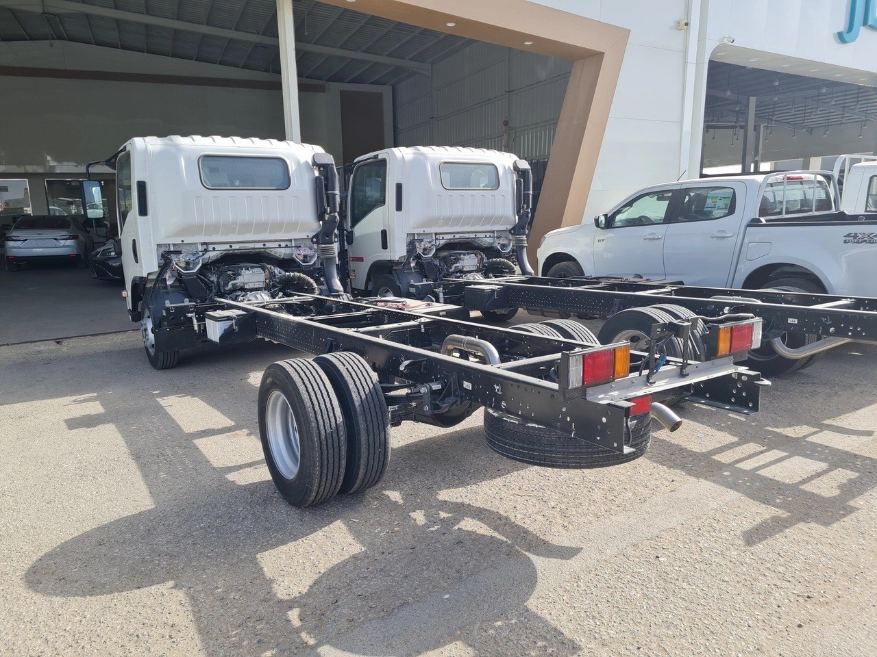Isuzu Dyna شاص طويل 2026