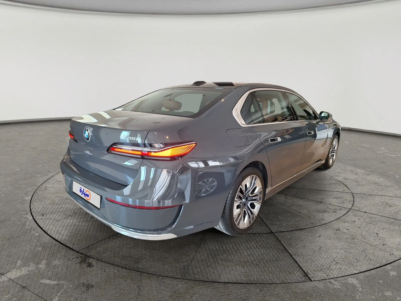BMW 7 Series 735i 2023